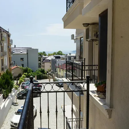 Sunny With Parking Near The Sea In Briz, By Flat Mаnаger Lägenhet *