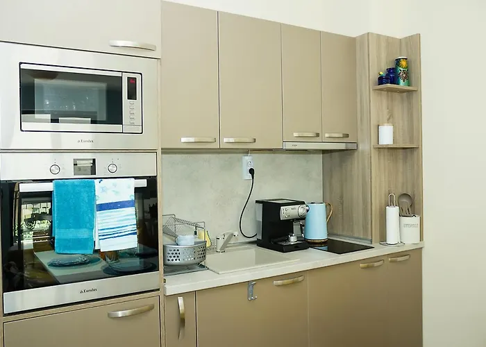 Sunny With Parking Near The Sea In Briz, By Flat Mаnаger شقة