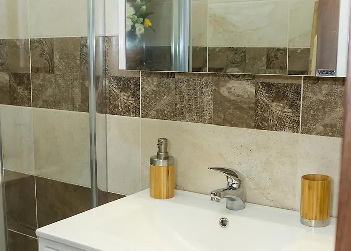 Sunny With Parking Near The Sea In Briz, By Flat Mаnаger فارنا