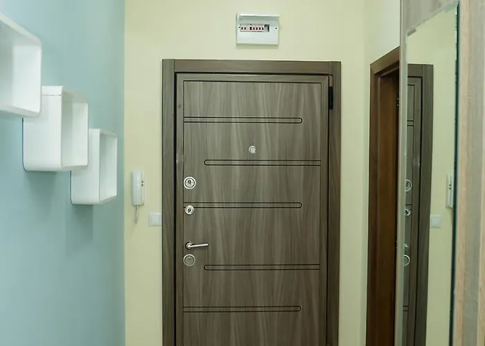 Sunny With Parking Near The Sea In Briz, By Flat Mаnаger شقة فارنا