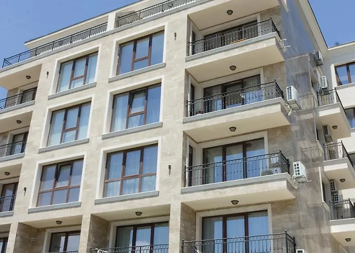 Sunny With Parking Near The Sea In Briz, By Flat Mаnаger شقة